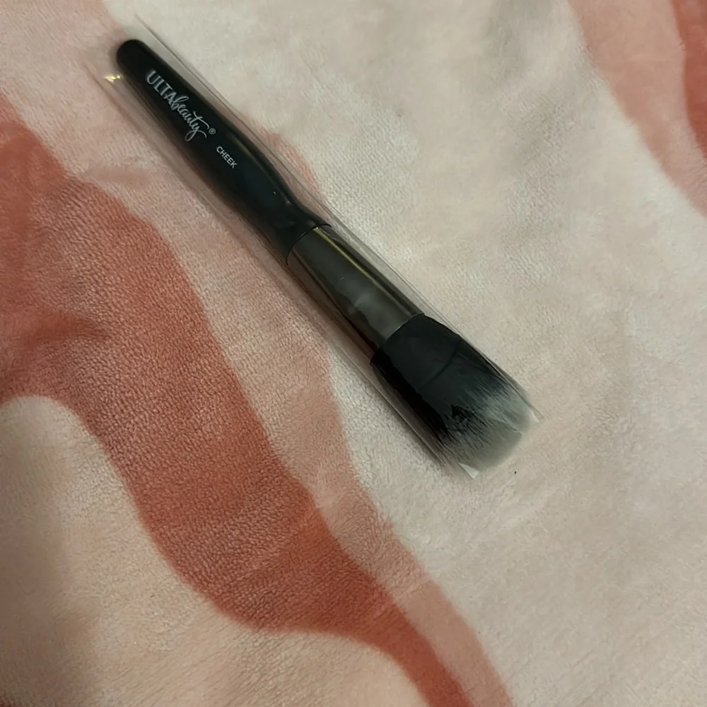 Ulta Beauty Cheek Brush